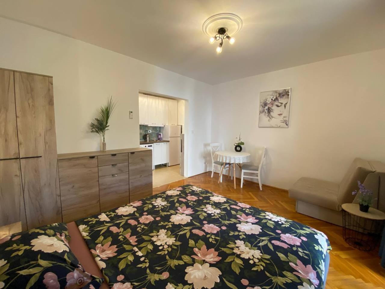 Alina'S Apartment Bečići Εξωτερικό φωτογραφία