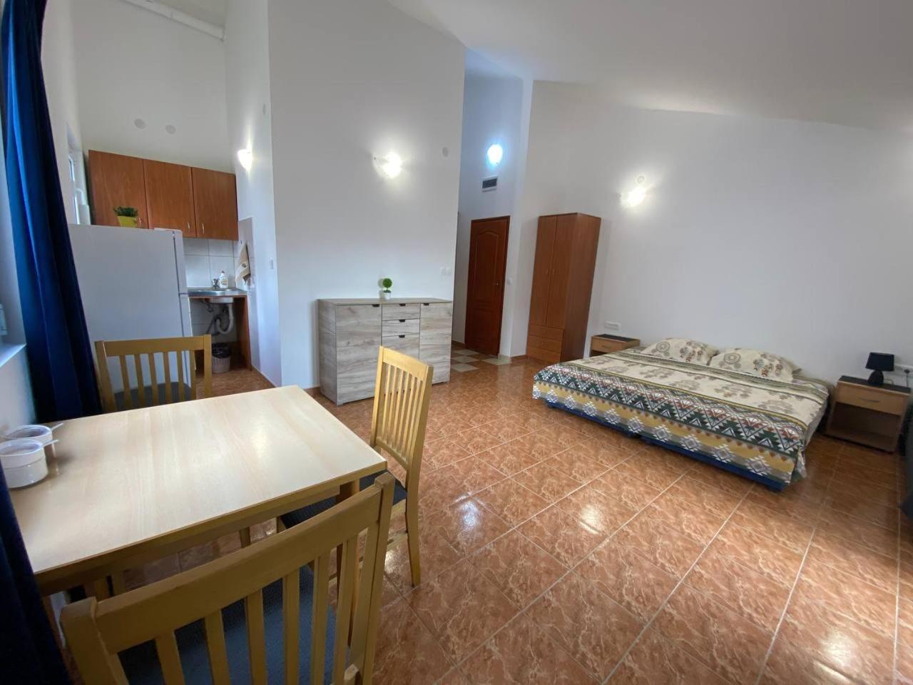 Alina'S Apartment Bečići Εξωτερικό φωτογραφία
