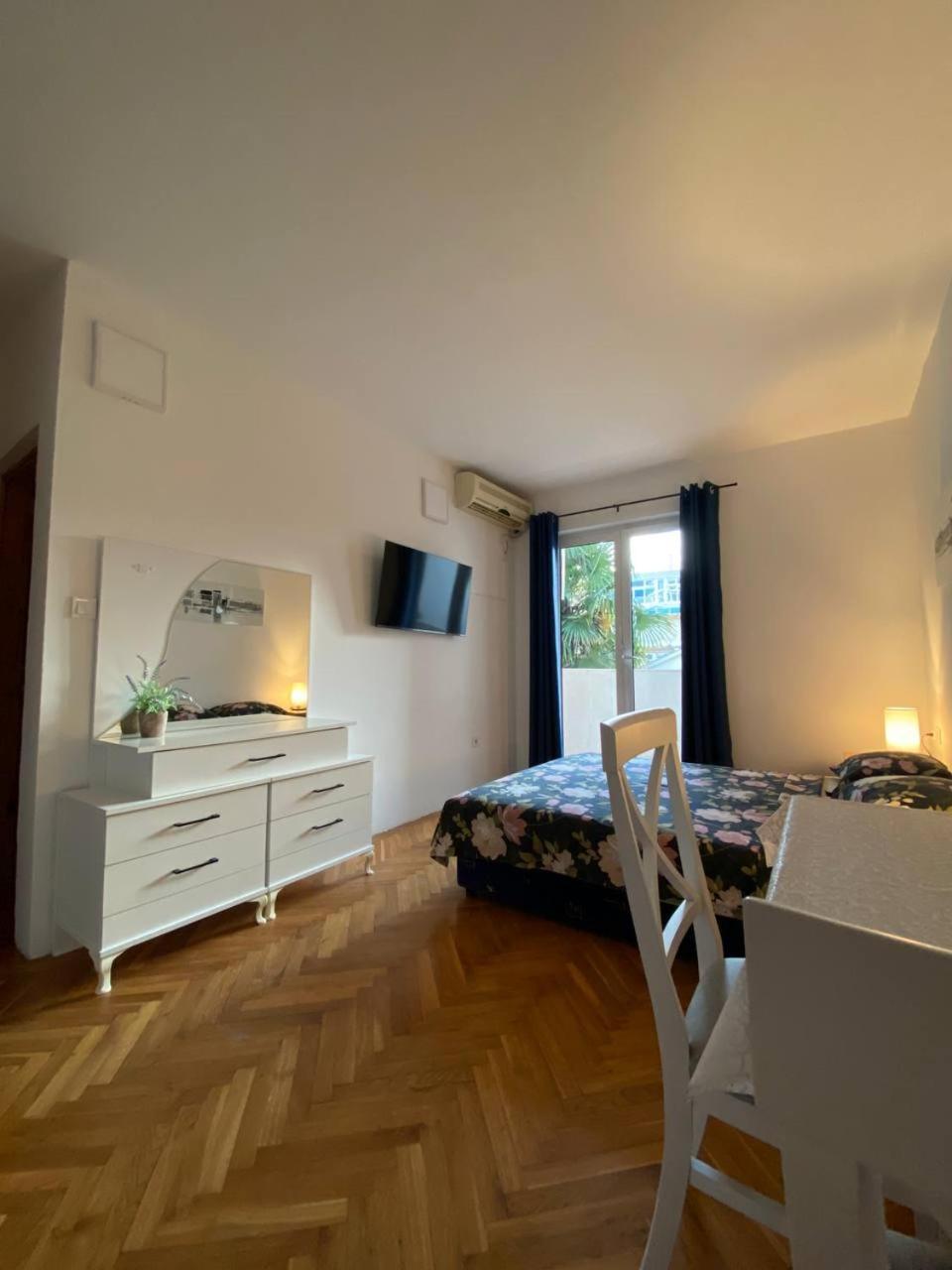 Alina'S Apartment Bečići Εξωτερικό φωτογραφία