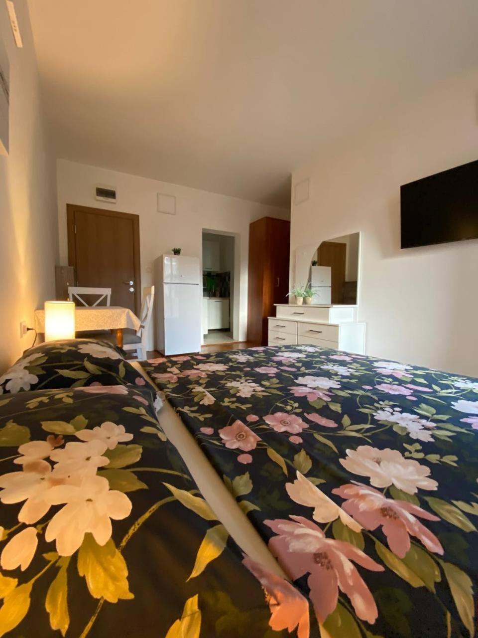 Alina'S Apartment Bečići Εξωτερικό φωτογραφία